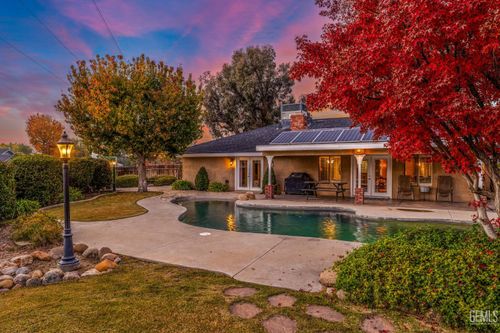 6001 Meadow Glen Way, Bakersfield, CA, 93306-7002 | Card Image