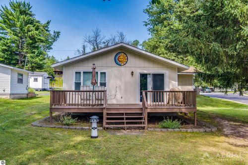 1998 N Ogemaw Trl, West Branch, MI, 48661-9060 | Card Image