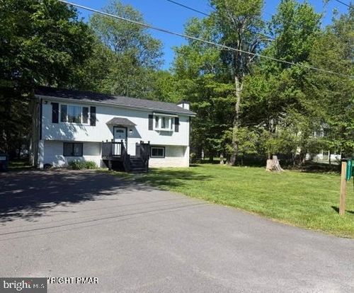 8111 Coco Dr, Pocono Summit, PA, 18346-7824 | Card Image