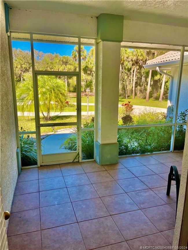 Big Front Porch Entrance | Image 4