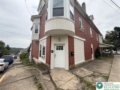 654 Pennsylvania Ave, Bangor, PA, 18013-1739 | Card Image