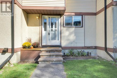 61-1582 Feather Lane, Ottawa, ON, K1T1V4 | Card Image
