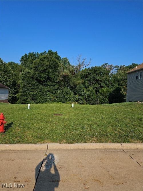 6318 Valley Ranch Dr, Maple Heights, OH, 44137-4764 | Card Image