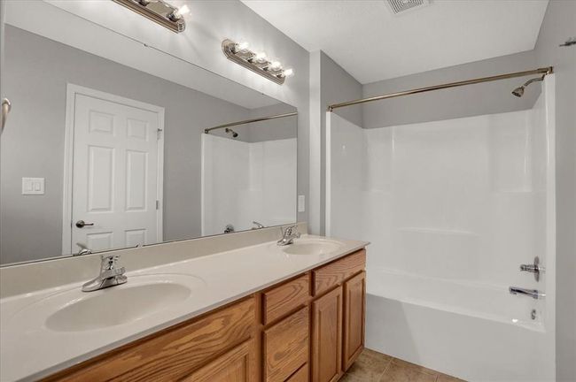 10905 Lemongrass Dr, Condo with 2 bedrooms, 3 bathrooms and null parking in Zionsville IN | Image 25