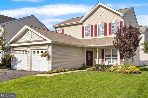 37 Arrowhead Dr, BURLINGTON, NJ, 08016-3946 | Card Image