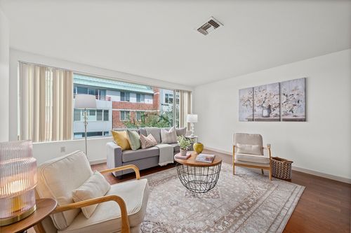 apt-205-183 Oak St, Newton, MA, 02464-1452 | Card Image