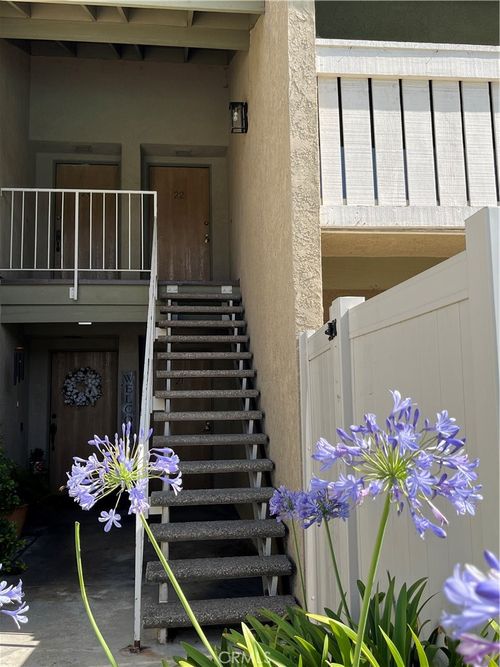 22 Country Mile Rd, Pomona, CA, 91766-6603 | Card Image