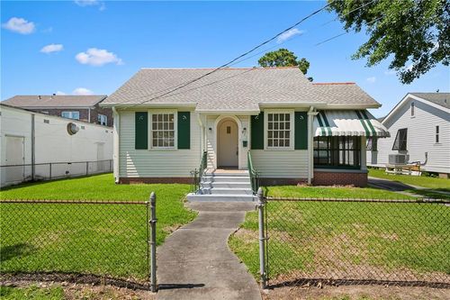 811 Weidman St, Gretna, LA, 70053-2342 | Card Image