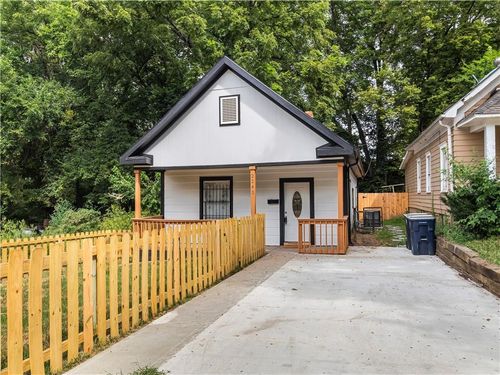2243 Spruce Ave, Kansas City, MO, 64127-3423 | Card Image