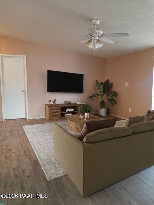 2050 W Curtis Ranch Rd, Paulden, AZ, 86334-3568 | Card Image