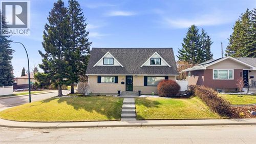 803 Seattle Drive Sw, Calgary, AB, T2W0M9 | Card Image