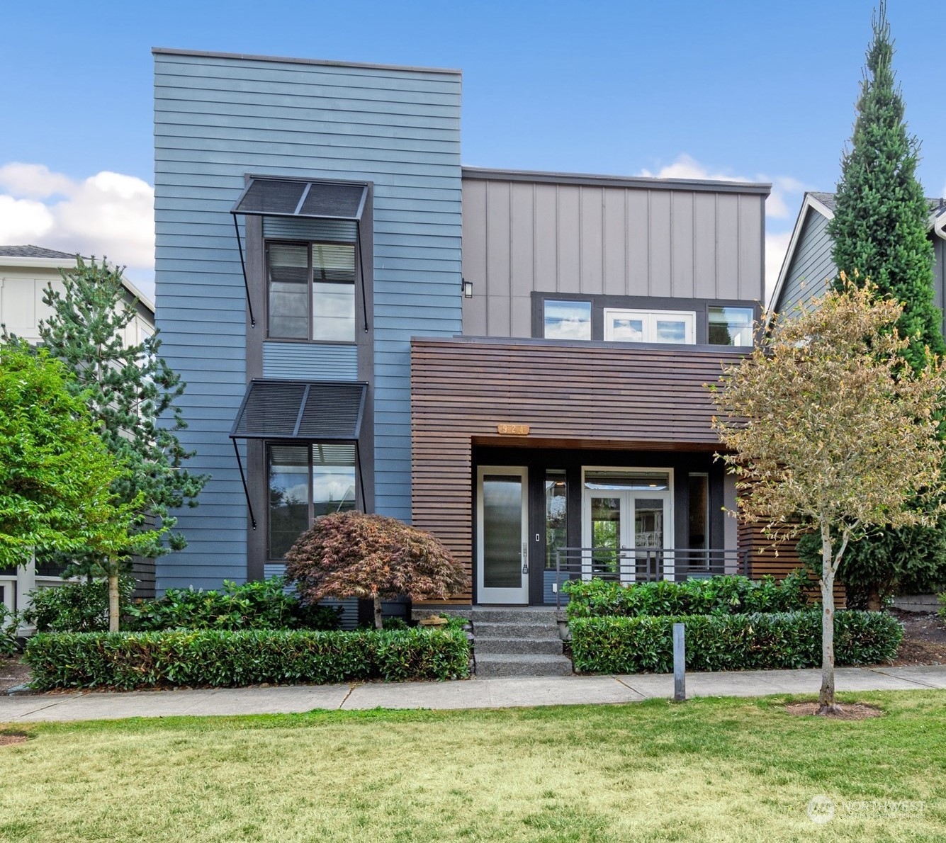 Pine Crest Cir, Issaquah, WA 98029