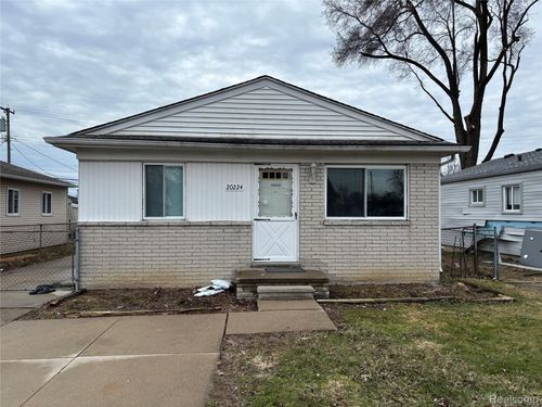 20224 Nicke St, Clinton Township, MI, 48035-6113 | Card Image
