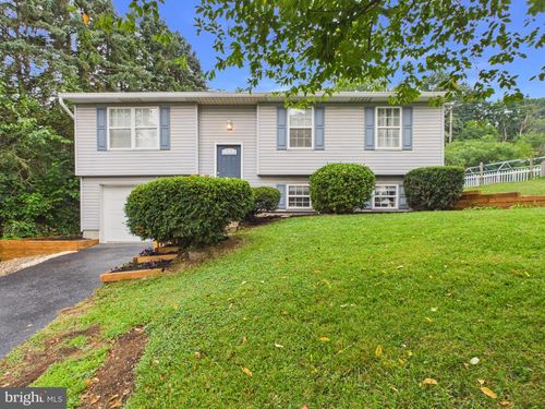 200 Canary Cir, YORK, PA, 17404-5713 | Card Image