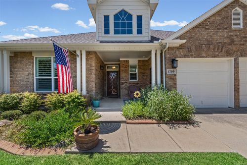 1759 Hidden Brook Dr, Grand Prairie, TX, 75050-8335 | Card Image