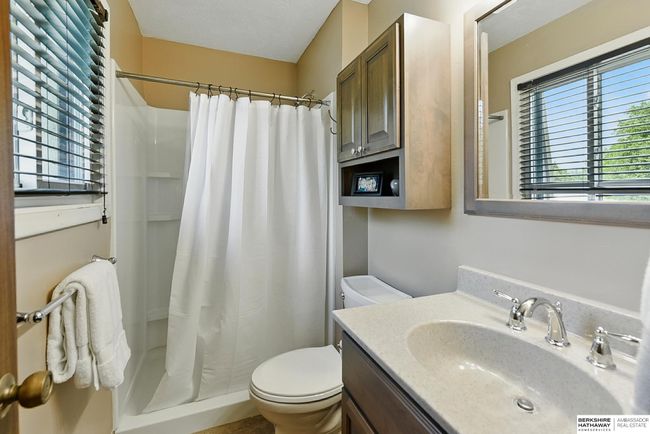 5604 S 92 Nd Plz, Townhouse with 3 bedrooms, 3 bathrooms and 2 parking in Omaha NE | Image 22