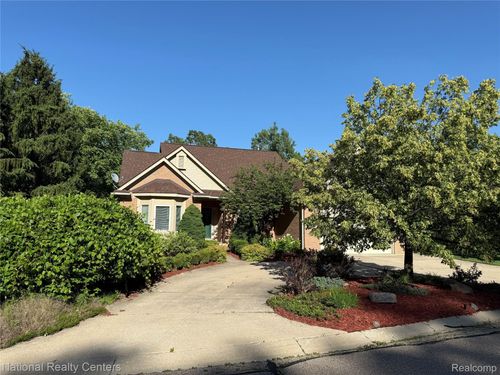 23332 Mission Ln, Farmington, MI, 48335-3110 | Card Image