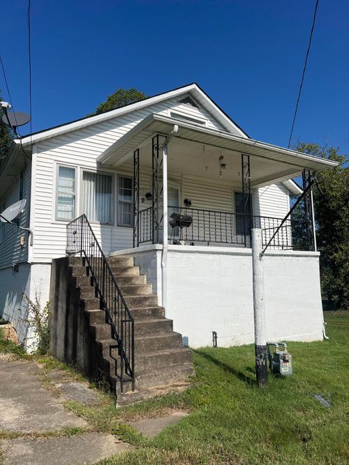 17 N Cross Rd, Allen, KY, 41601-9039 | Card Image
