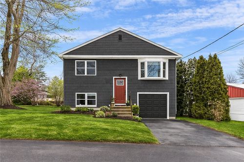 102 Easton Ave, Portsmouth, RI, 02871-5519 | Card Image