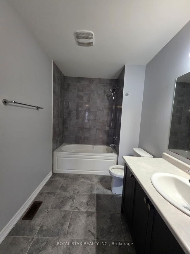 146 Newhouse Blvd, House other with 8 bedrooms, 5 bathrooms and 4 parking in Caledon ON | Image 6