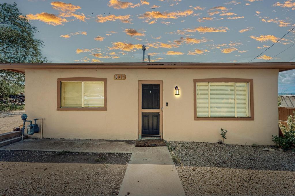 Warren St, Grants, NM 87020