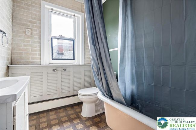 1926 W Broad St, Townhouse with 4 bedrooms, 1 bathrooms and null parking in BETHLEHEM PA | Image 29