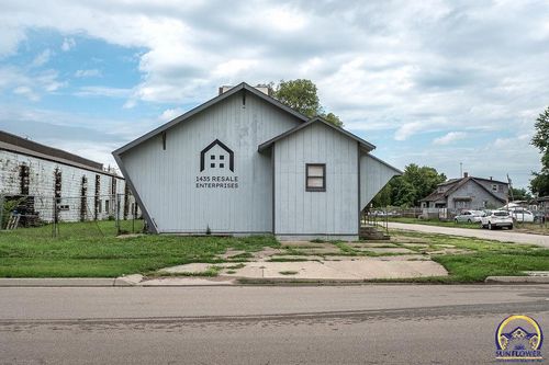 1435 Se Madison St, Topeka, KS, 66607-1213 | Card Image