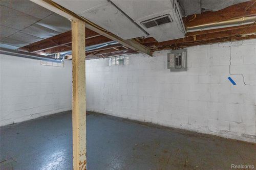 20301 Kenosha St, Harper Woods, MI, 48225-2245 | Card Image