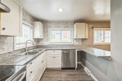 2318 Eccles St, Pittsburgh, PA, 15210-1866 | Card Image