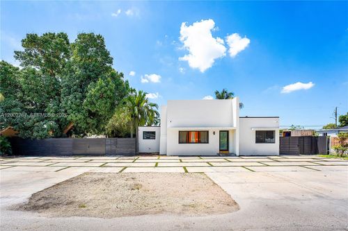 3040 Nw 93rd St, Miami, FL, 33147-2922 | Card Image