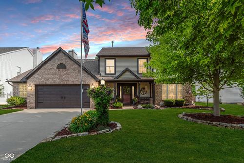 10559 Greenway Dr, Fishers, IN, 46037-9374 | Card Image