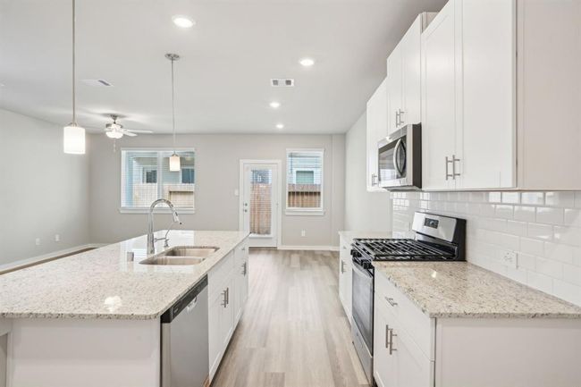 591 Avisa Dr, House other with 3 bedrooms, 3 bathrooms and 2 parking in Kemah TX | Image 19