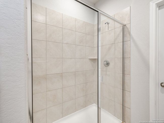 5627 Chestnut Xing, House other with 3 bedrooms, 3 bathrooms and null parking in San Antonio TX | Image 24