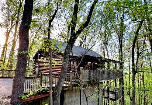 4080 Ole Smoky Way, Sevierville, TN, 37862-2879 | Card Image
