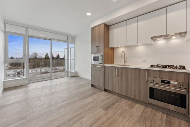 610 - 9675 King George Blvd, Condo with 1 bedrooms, 1 bathrooms and 1 parking in Surrey BC | Image 14