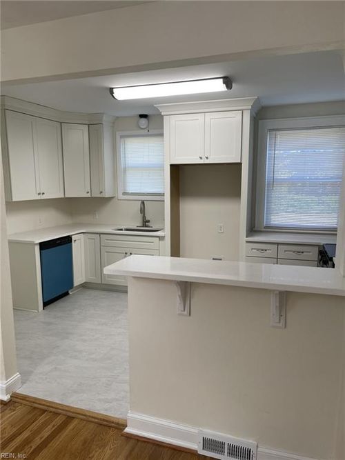 421 Sycamore Rd, Portsmouth, VA, 23707-1218 | Card Image