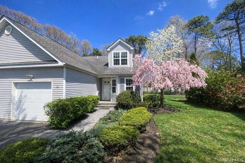 10 Gettysburg Dr, Port Jefferson Station, NY, 11776-8035 | Card Image