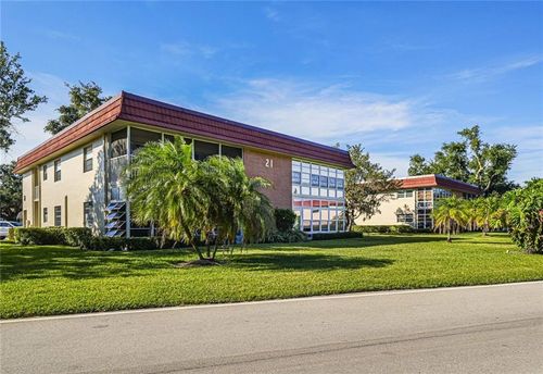 104-21 Pine Arbor Ln, Vero Beach, FL, 32962-0852 | Card Image