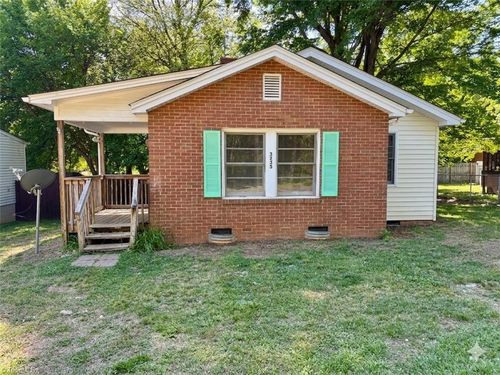 3235 Wellingford Dr, High Point, NC, 27265-2243 | Card Image