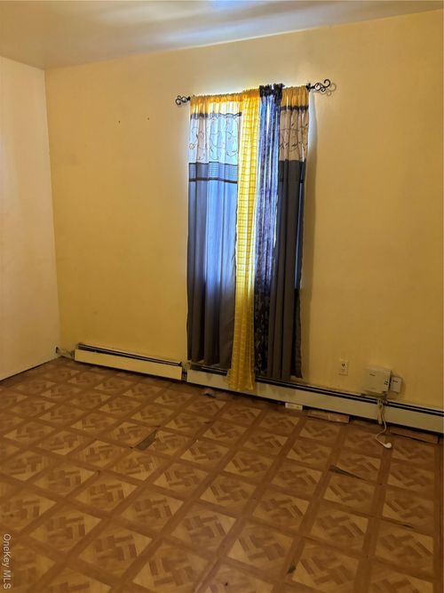 52 1st Ave, Bay Shore, NY, 11706-7425 | Card Image