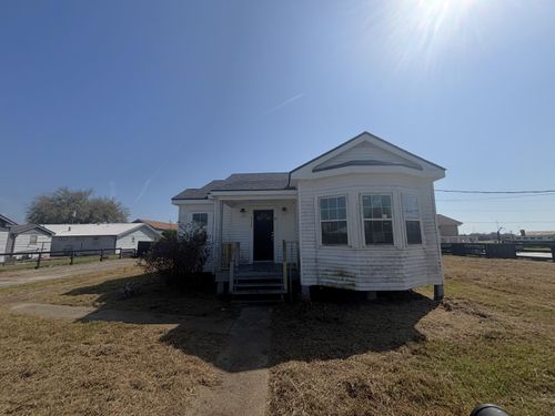 111 W 197th St, Galliano, LA, 70354-3911 | Card Image