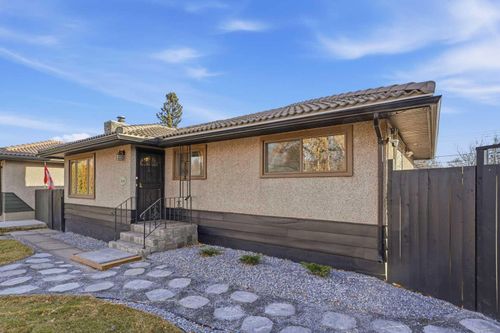 2018 Cottonwood Cres Se, Calgary, AB, T2B1R1 | Card Image