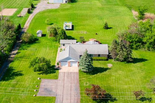 2595 Will Carleton Rd, Flat Rock, MI, 48134-9717 | Card Image