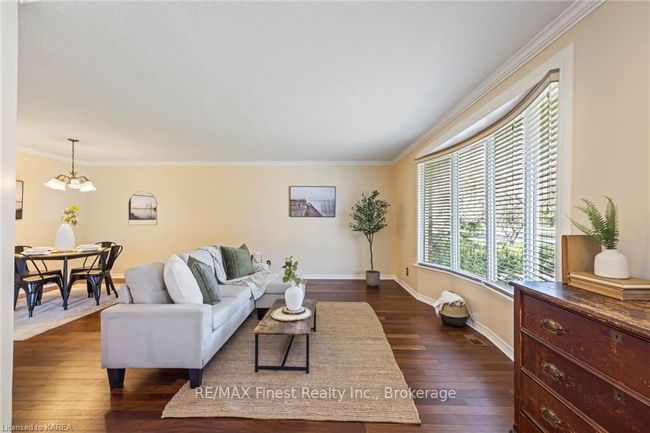 705 Braeside Cres, House other with 4 bedrooms, 2 bathrooms and 2 parking in Kingston ON | Image 7