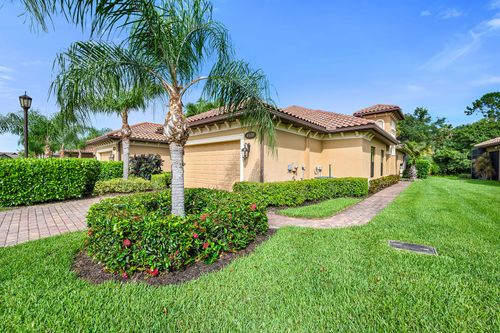 6589 Roma Way, NAPLES, FL, 34113-1720 | Card Image