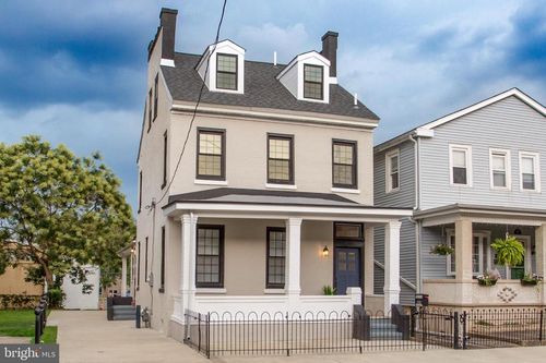 327 Wood St, BRISTOL, PA, 19007-4916 | Card Image