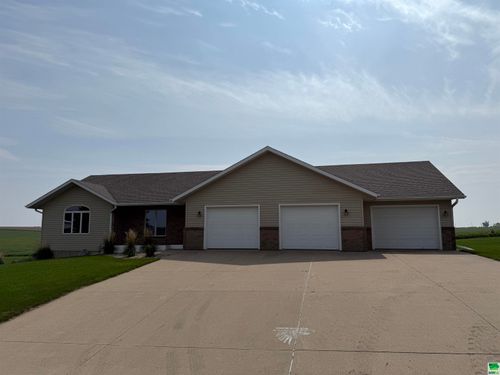 127 Pleasant View Dr, Ireton, IA, 51027-7440 | Card Image