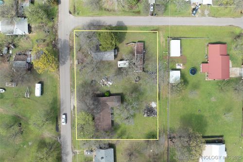 210 N Collins St, Colbert, OK, 74733-2023 | Card Image