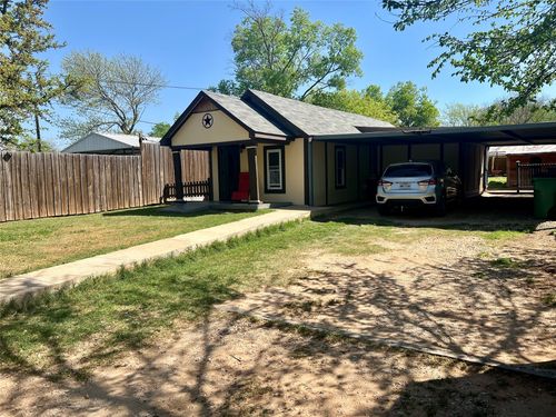 716 Baylor St, Nocona, TX, 76255-1806 | Card Image