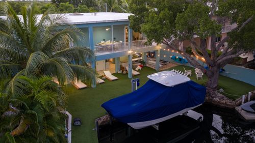 127 Peace Ave, Tavernier, FL, 33070-3012 | Card Image